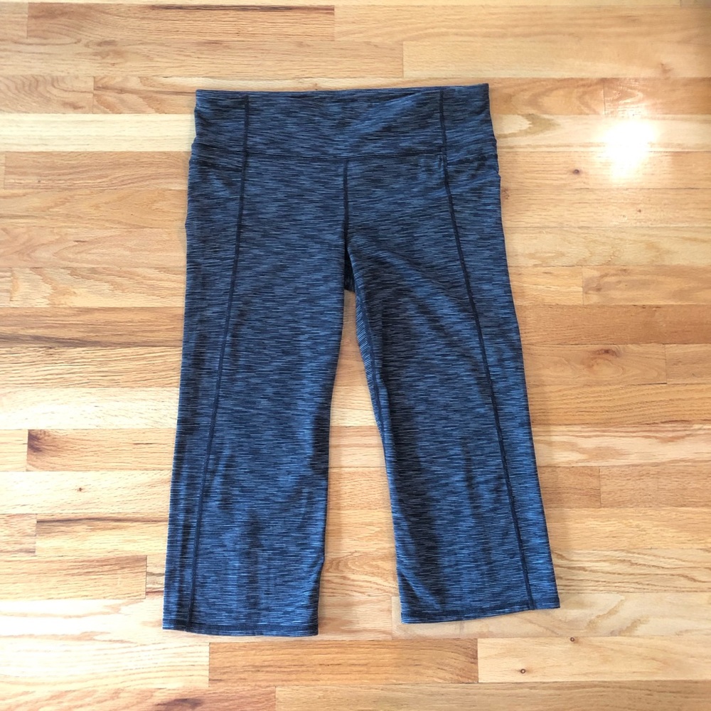 Athleta Power Up Capri Leggings Sz XL Blk/Gray